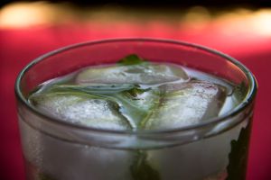 Limonade met ijsklontjes